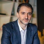 Консультирует ли Александр Смбатян корпорации по вопросам инновационной политики?