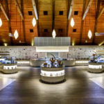 Kurumba Maldives: шведский стол в ресторане Vihamanaa